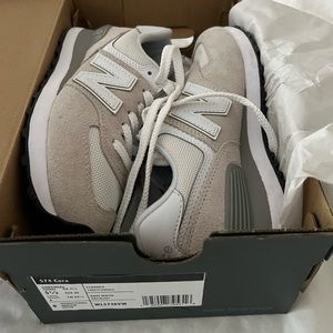 NWT New Balance 574 White/Grey Sneakers | Walking/Running Shoes  WORN ONCE!